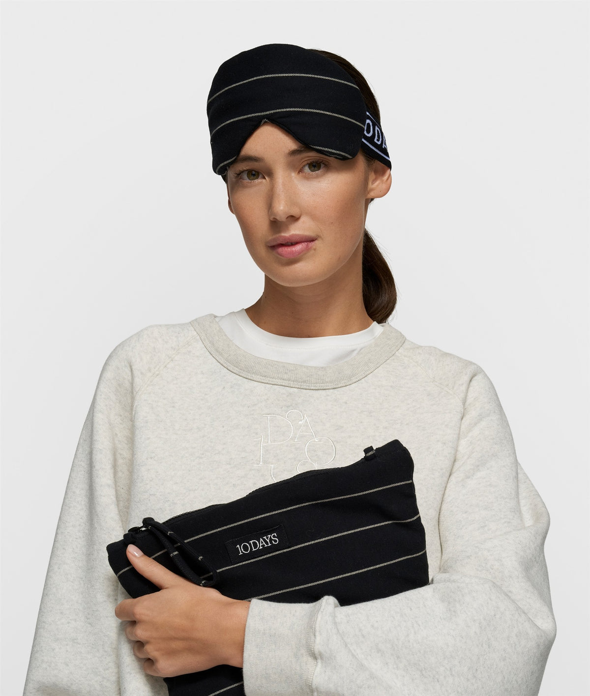 Fleece Eye Mask Stripes black | Bildmaterial bereitgestellt von SHOES.PLEASE.