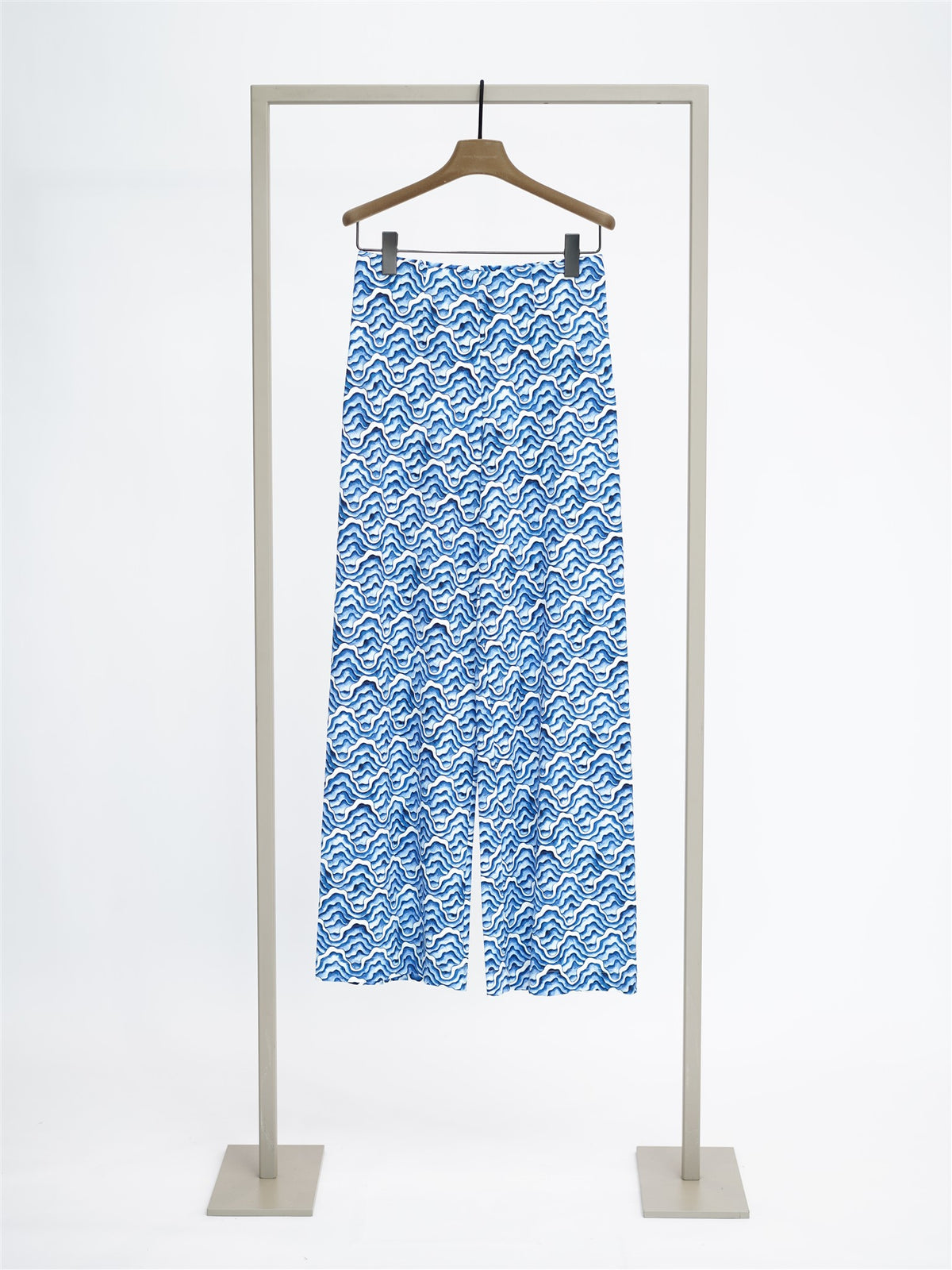 Hose azure superwhite multi | Bildmaterial bereitgestellt von SHOES.PLEASE.