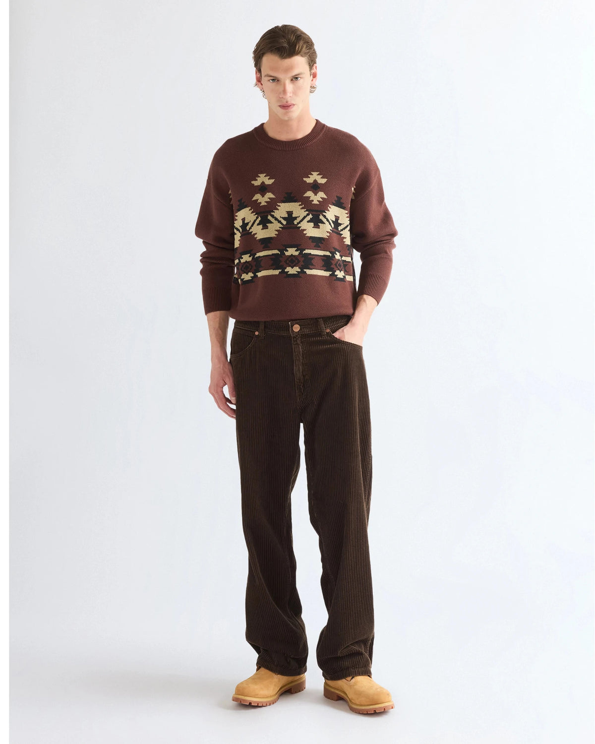 LOOSE STRAIGHT  coffee | Bildmaterial bereitgestellt von SHOES.PLEASE.