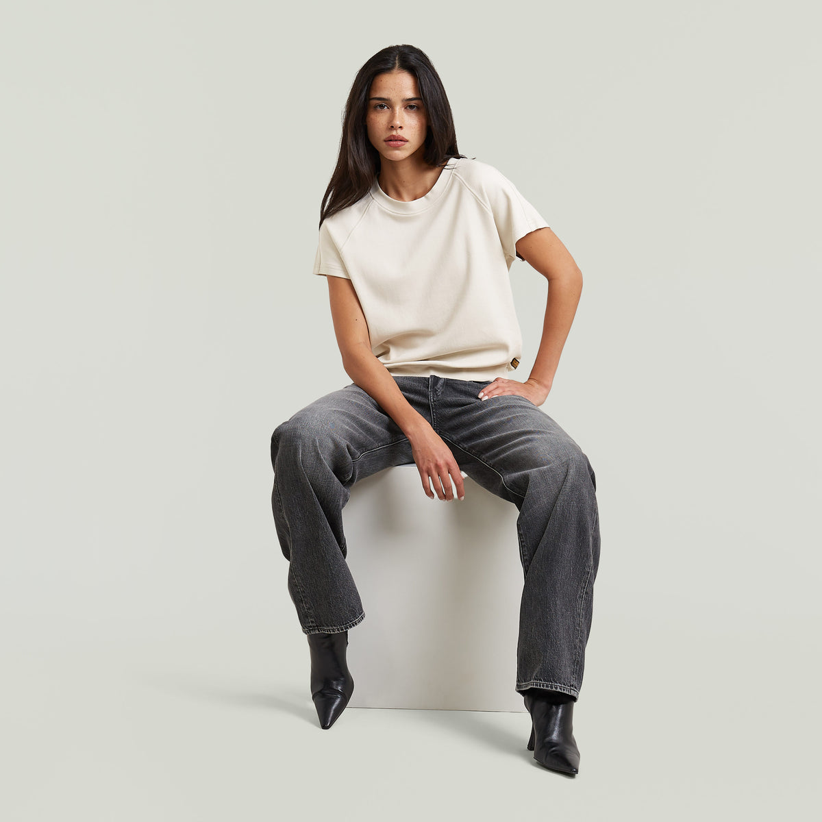 Raglan r t wmn white | Bildmaterial bereitgestellt von SHOES.PLEASE.