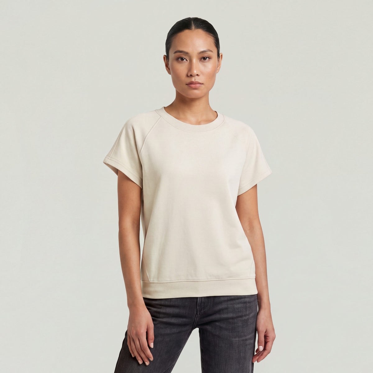 Raglan r t wmn white | Bildmaterial bereitgestellt von SHOES.PLEASE.