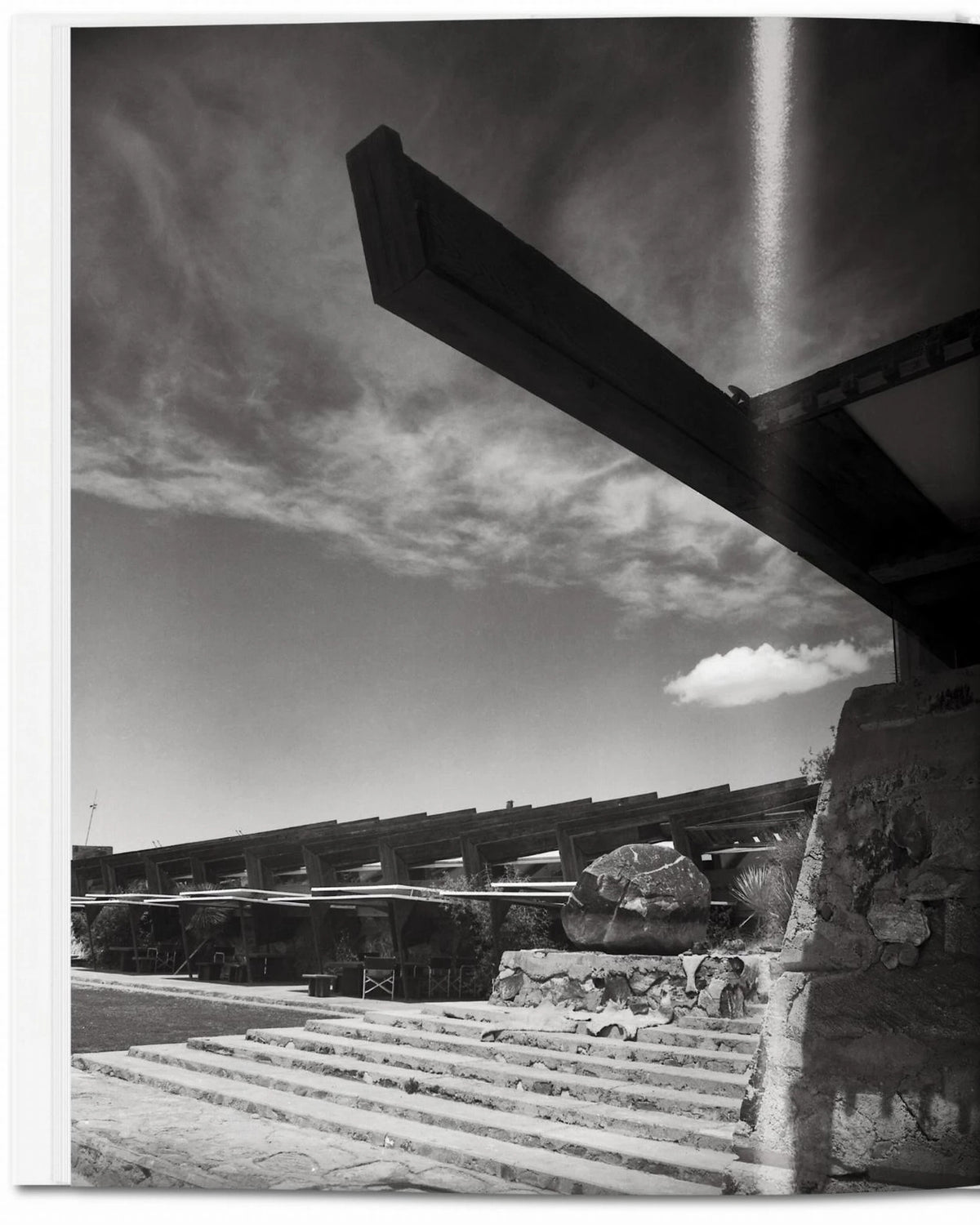 F.L. Wright | Bildmaterial bereitgestellt von SHOES.PLEASE.