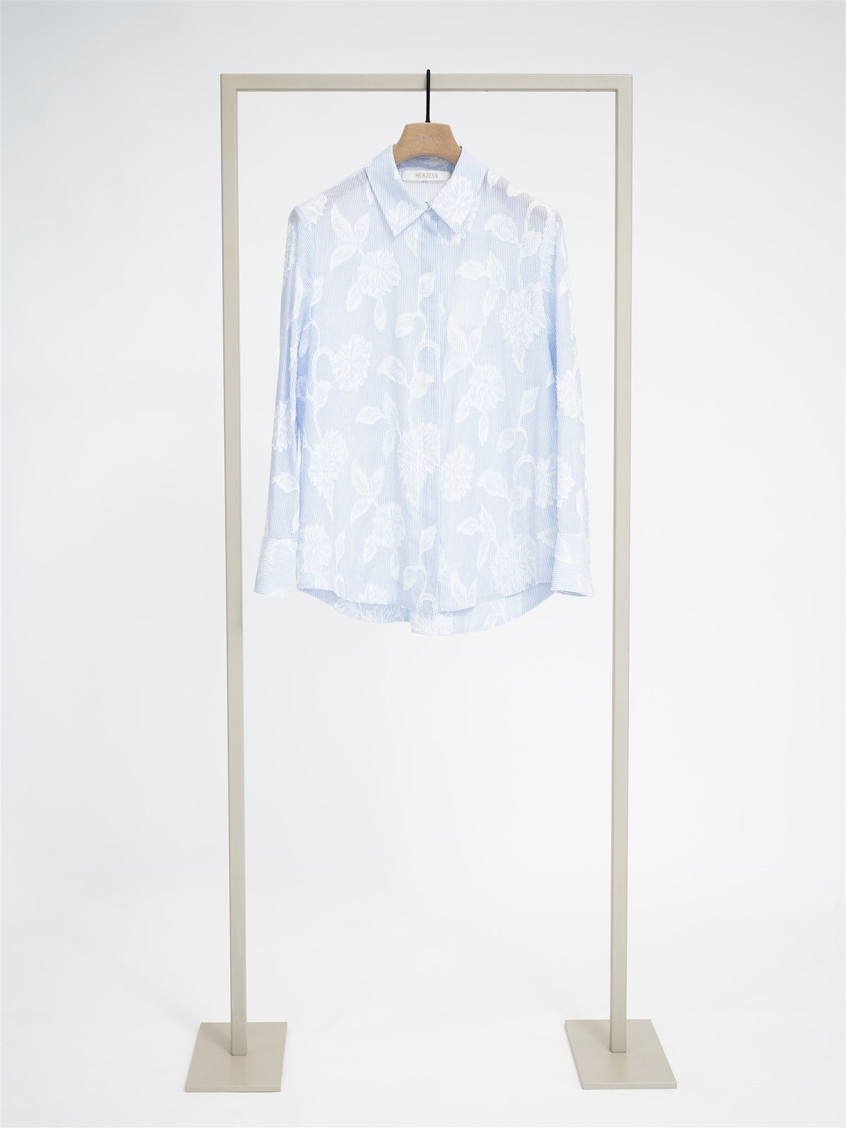 Bluse sky superwhite sky superwhite | Bildmaterial bereitgestellt von SHOES.PLEASE.