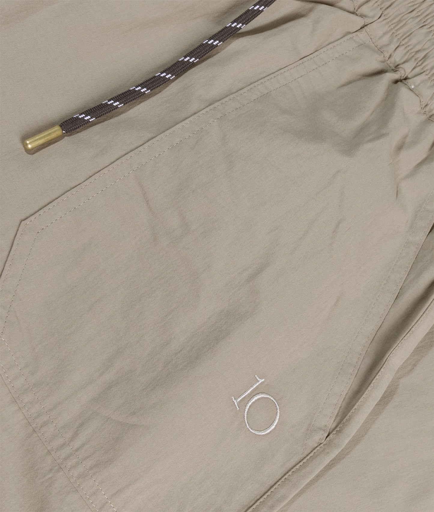 crinkle jogger fog | Bildmaterial bereitgestellt von SHOES.PLEASE.