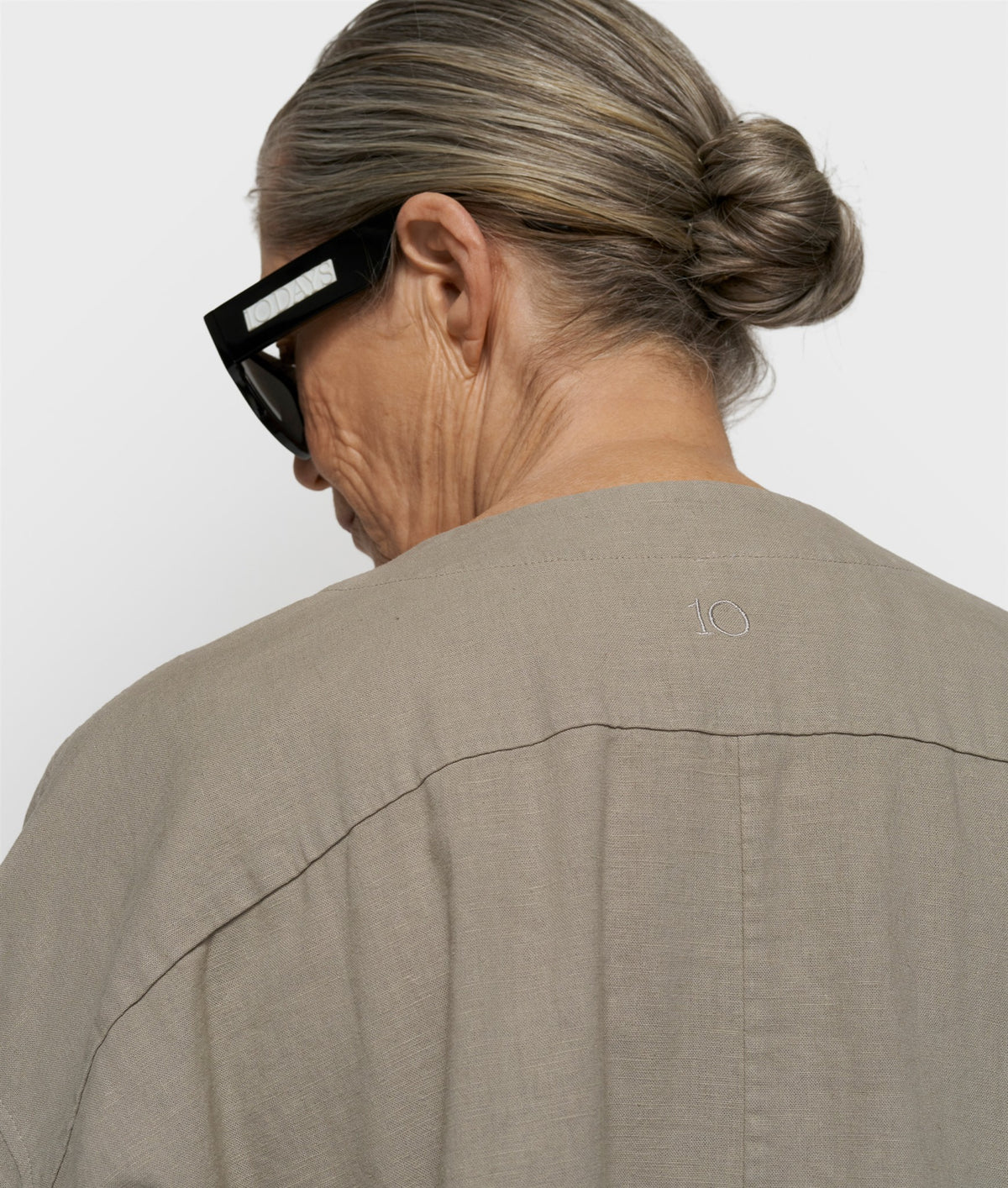 cotton linen blouse fog | Bildmaterial bereitgestellt von SHOES.PLEASE.