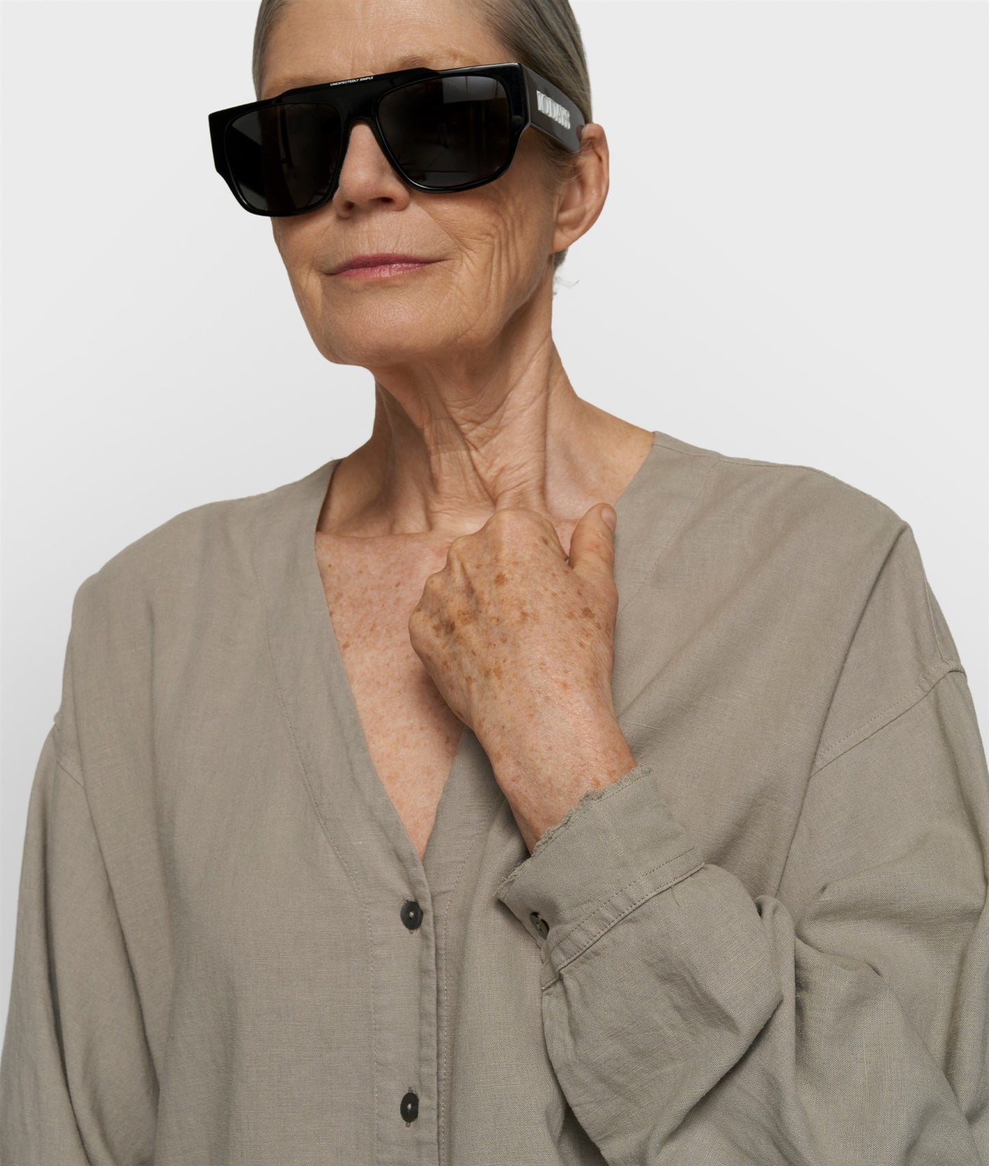 cotton linen blouse fog | Bildmaterial bereitgestellt von SHOES.PLEASE.