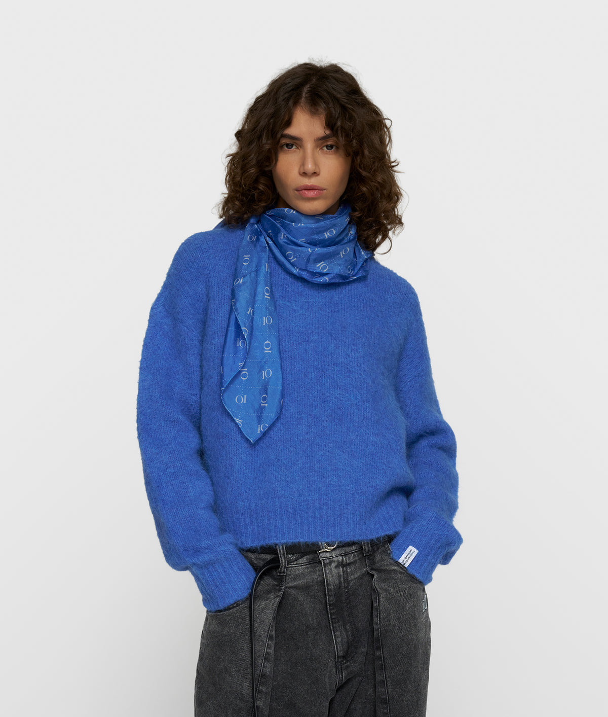 hairy knit sweater ultramarine | Bildmaterial bereitgestellt von SHOES.PLEASE.