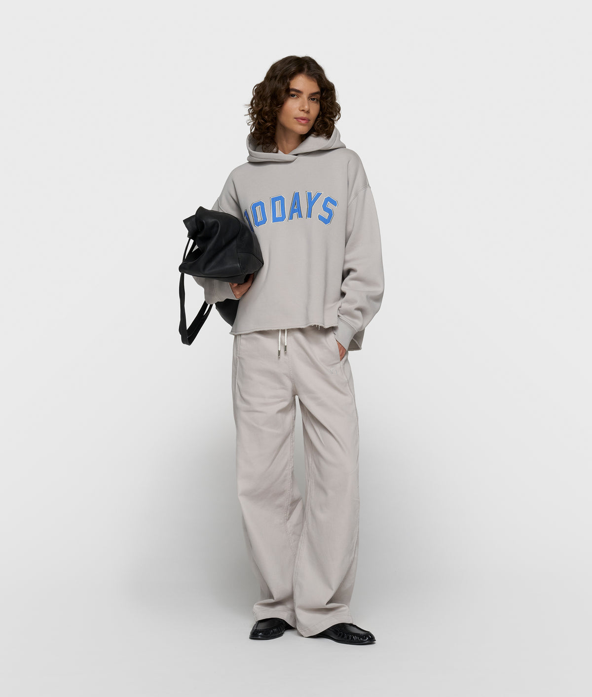 statement hoodie stone | Bildmaterial bereitgestellt von SHOES.PLEASE.