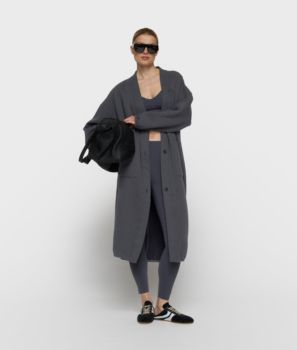 long baseball cardigan steel blue | Bildmaterial bereitgestellt von SHOES.PLEASE.