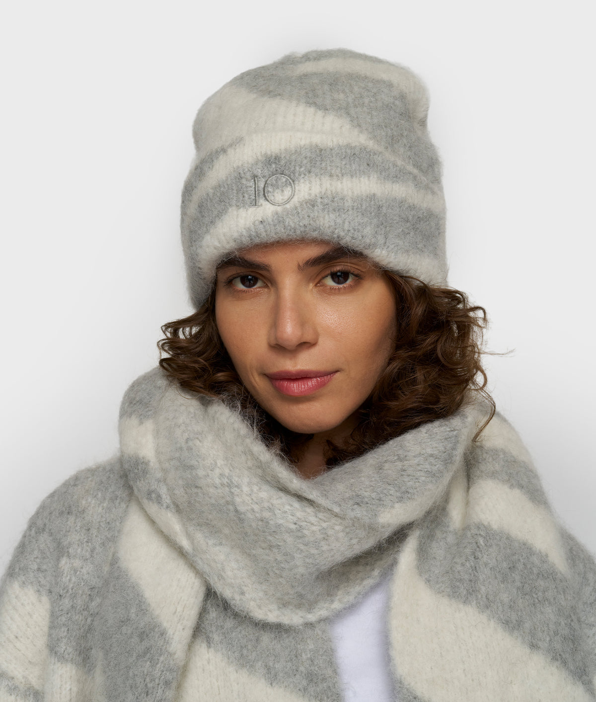 beanie zebra ecru | Bildmaterial bereitgestellt von SHOES.PLEASE.