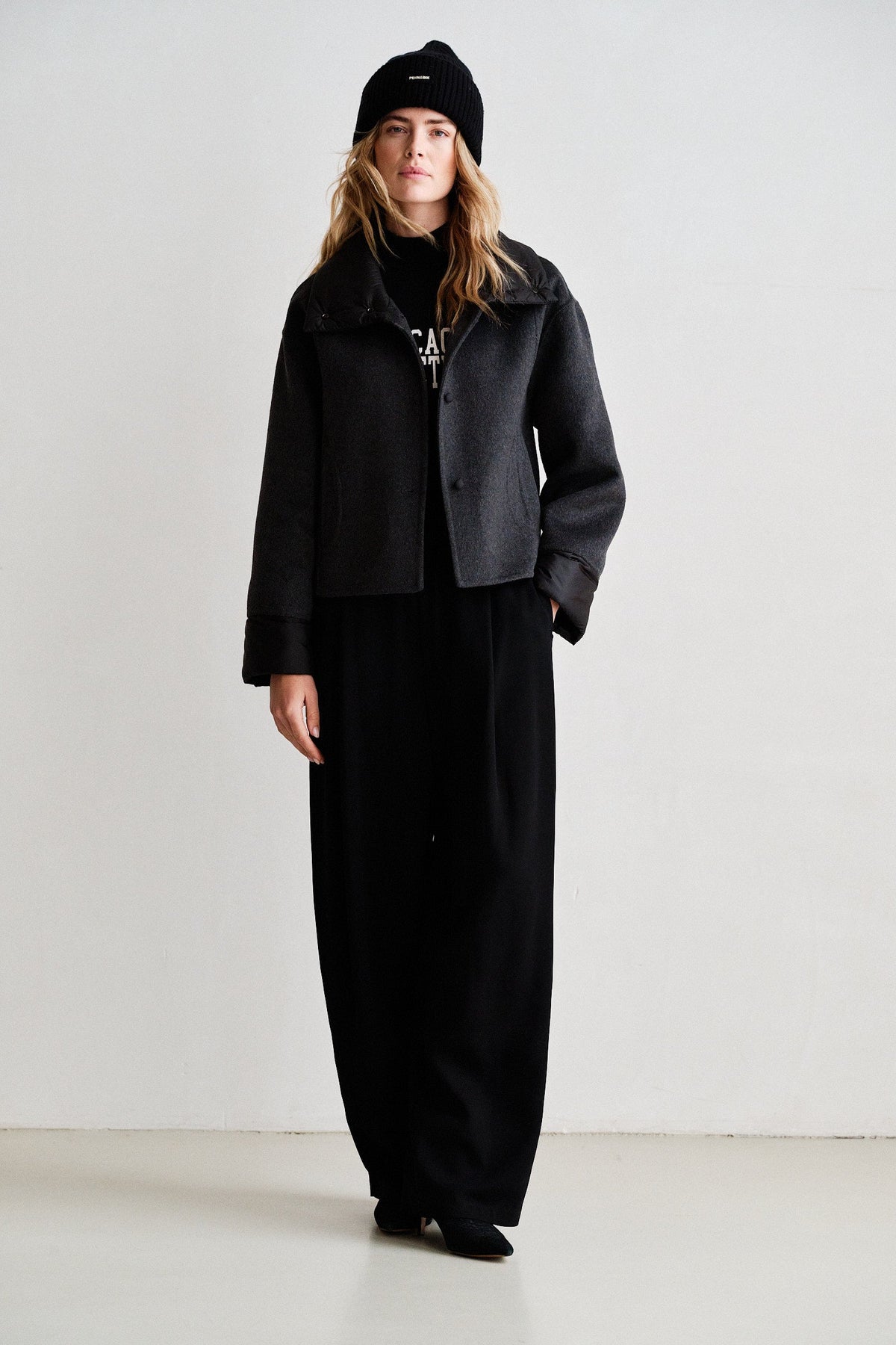 Coat black | Bildmaterial bereitgestellt von SHOES.PLEASE.