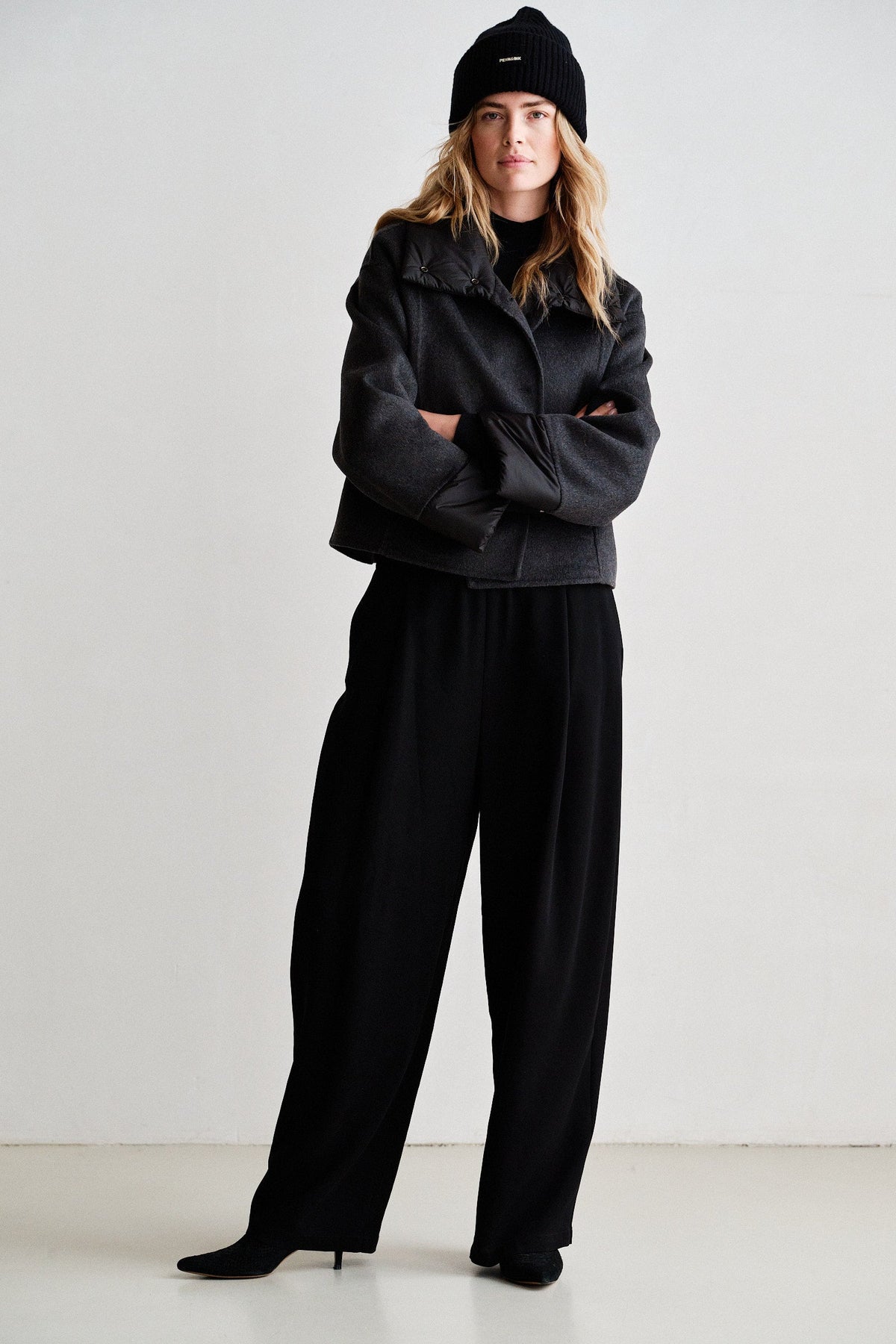Coat black | Bildmaterial bereitgestellt von SHOES.PLEASE.