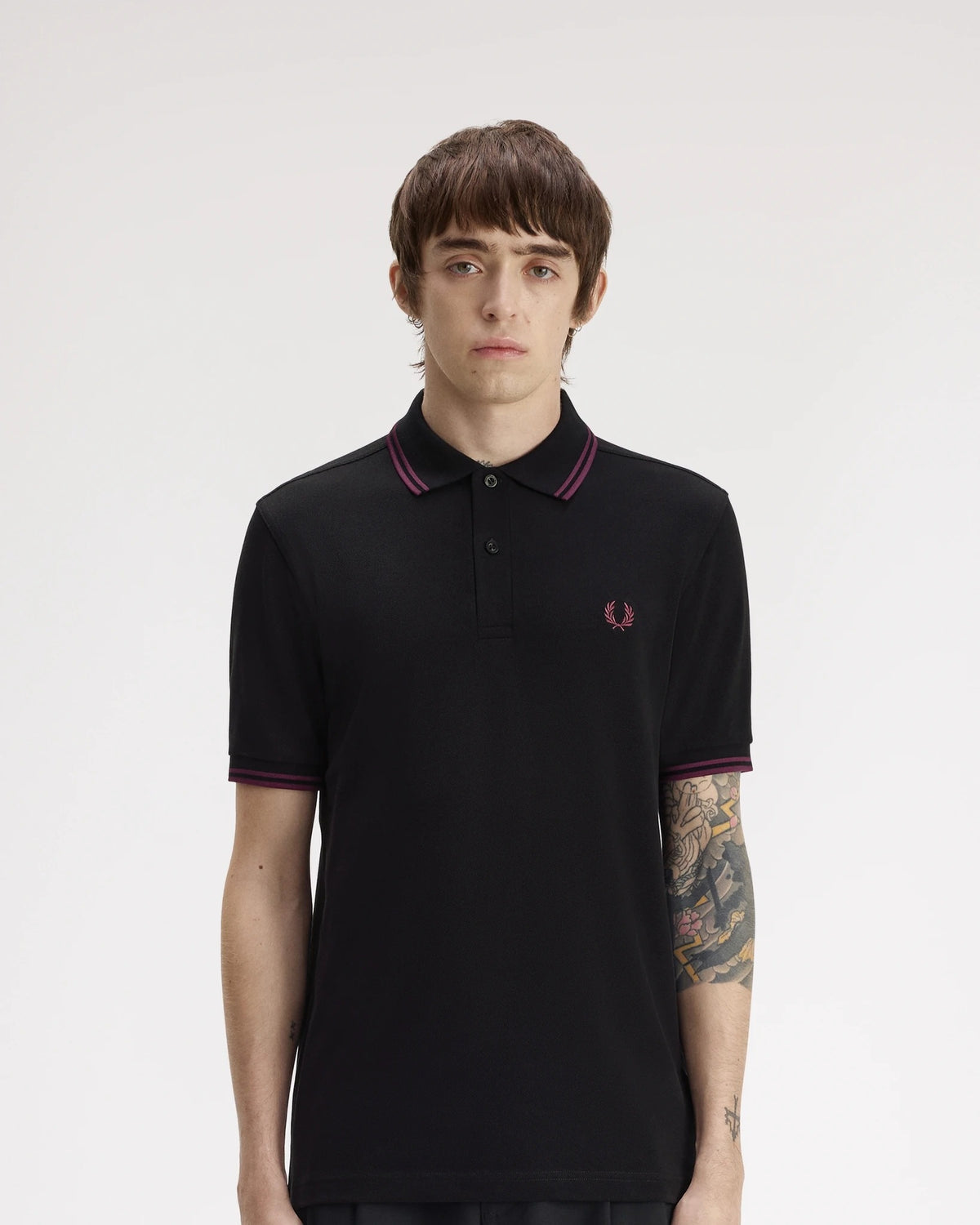 TWIN TIPPED FRED PERRY SHIRT black/plum/plum | Bildmaterial bereitgestellt von SHOES.PLEASE.
