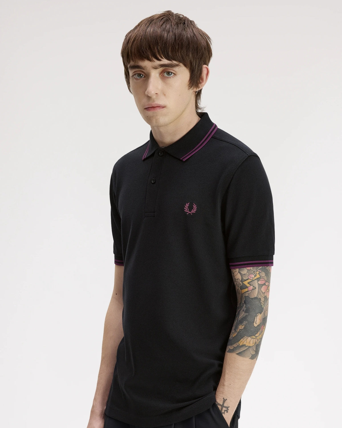 TWIN TIPPED FRED PERRY SHIRT black/plum/plum | Bildmaterial bereitgestellt von SHOES.PLEASE.