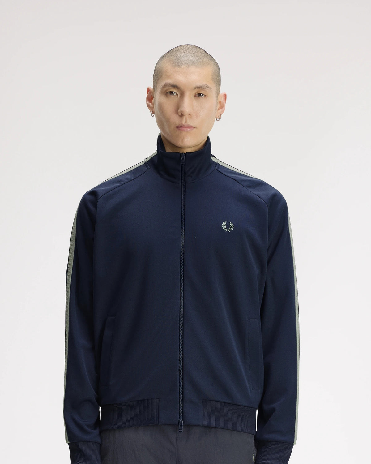 TWO TONE MESH TAPE TRACK JKT dark airforce | Bildmaterial bereitgestellt von SHOES.PLEASE.