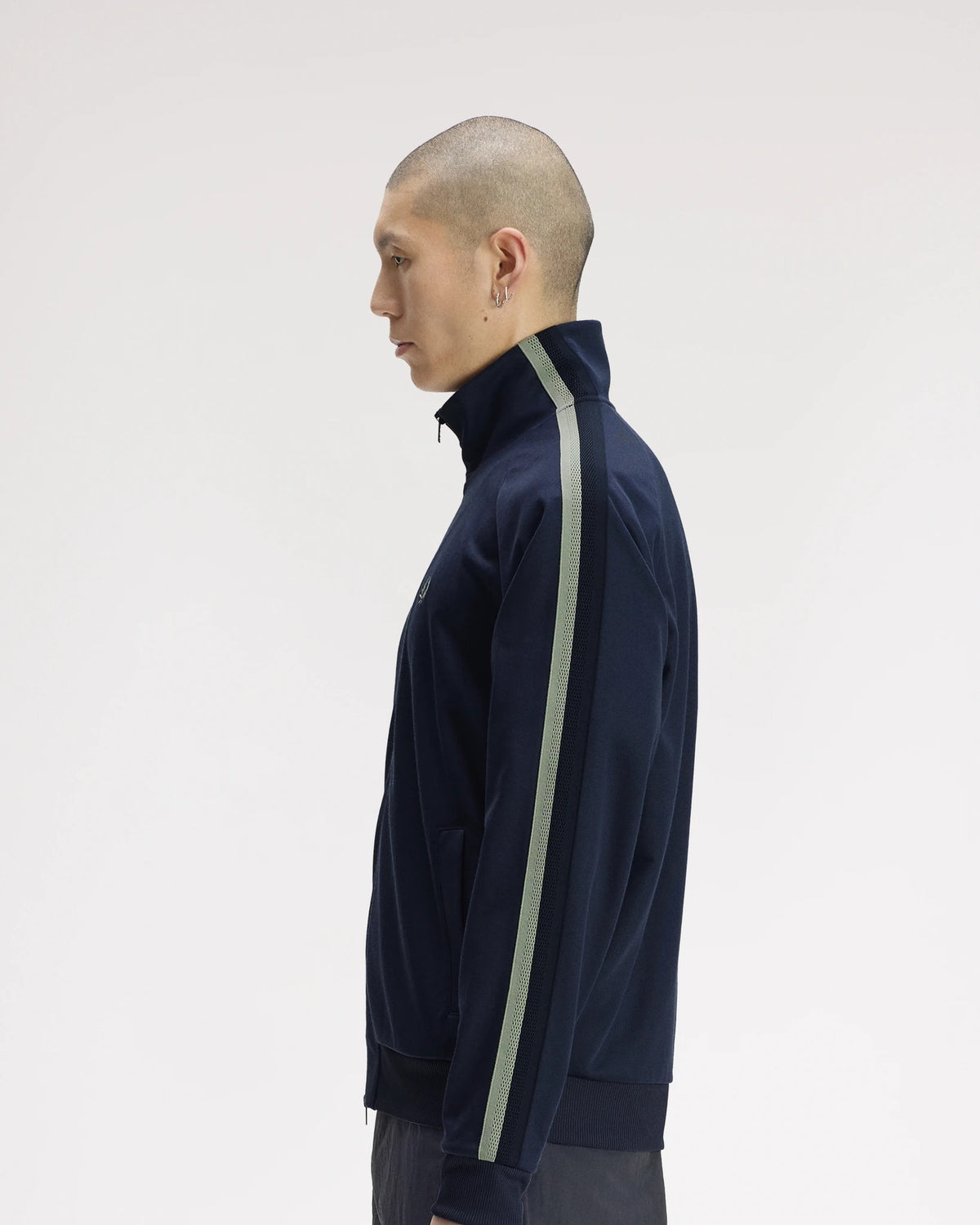 TWO TONE MESH TAPE TRACK JKT dark airforce | Bildmaterial bereitgestellt von SHOES.PLEASE.