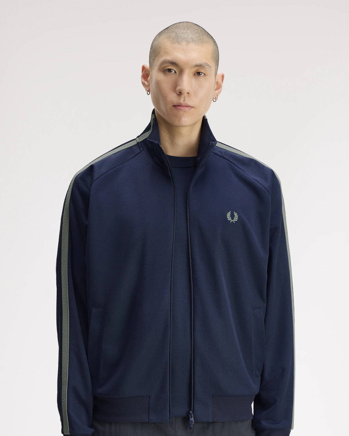TWO TONE MESH TAPE TRACK JKT dark airforce | Bildmaterial bereitgestellt von SHOES.PLEASE.