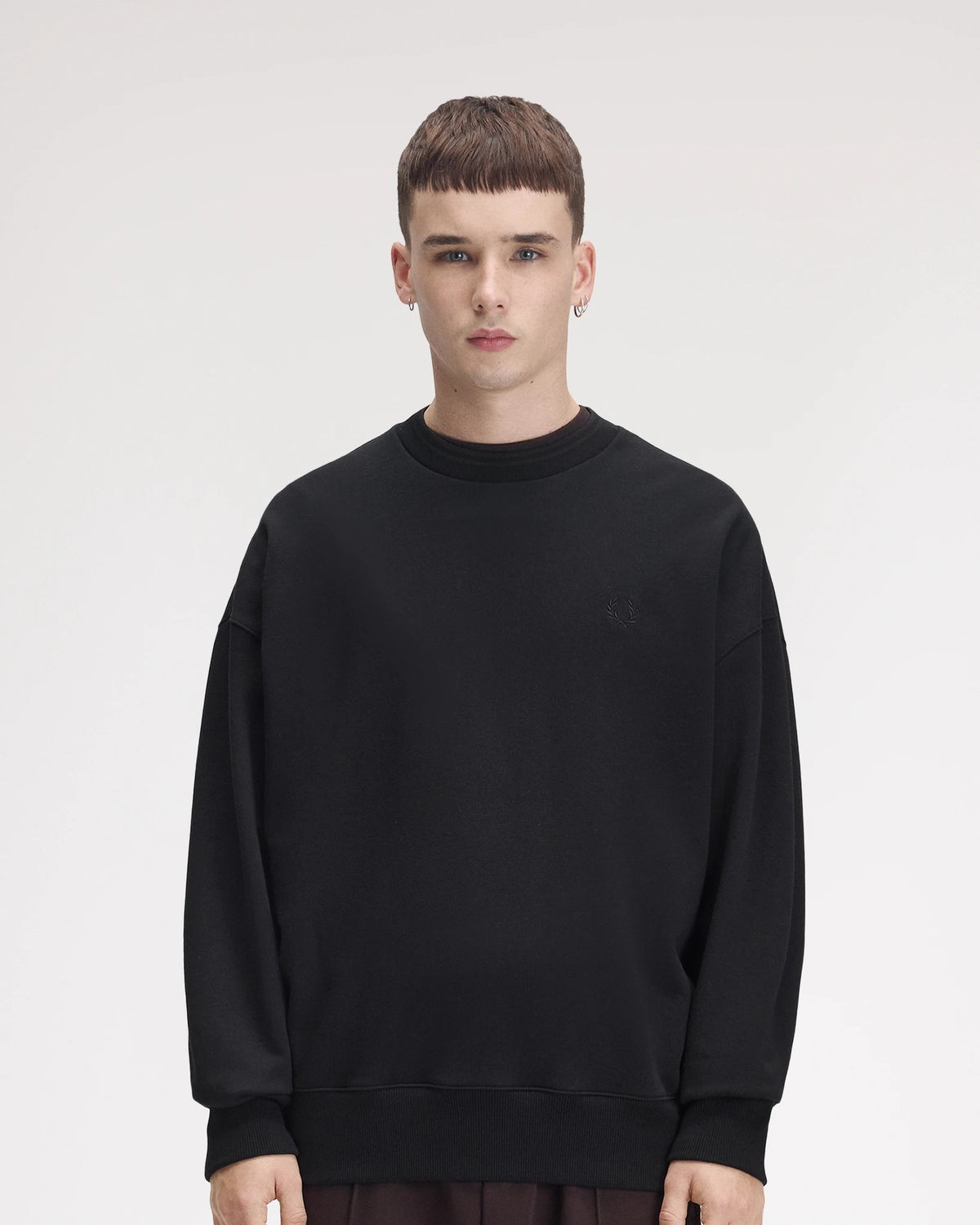 OVERSIZED TIPPED SWEATSHIRT black | Bildmaterial bereitgestellt von SHOES.PLEASE.