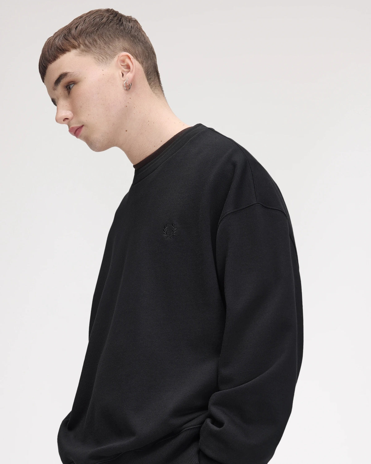 OVERSIZED TIPPED SWEATSHIRT black | Bildmaterial bereitgestellt von SHOES.PLEASE.