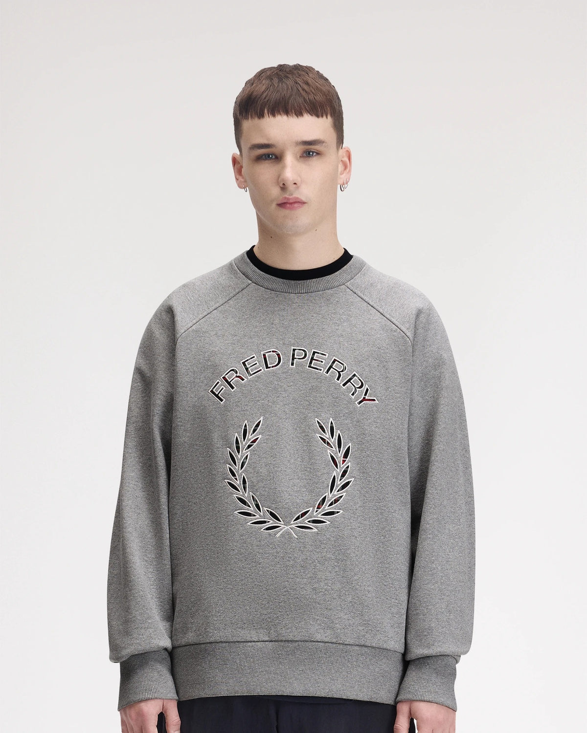 TARTAN APPLIQUE SWEATSHIRT steel marl | Bildmaterial bereitgestellt von SHOES.PLEASE.
