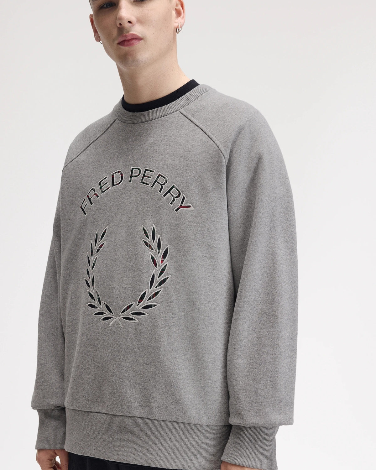 TARTAN APPLIQUE SWEATSHIRT steel marl | Bildmaterial bereitgestellt von SHOES.PLEASE.