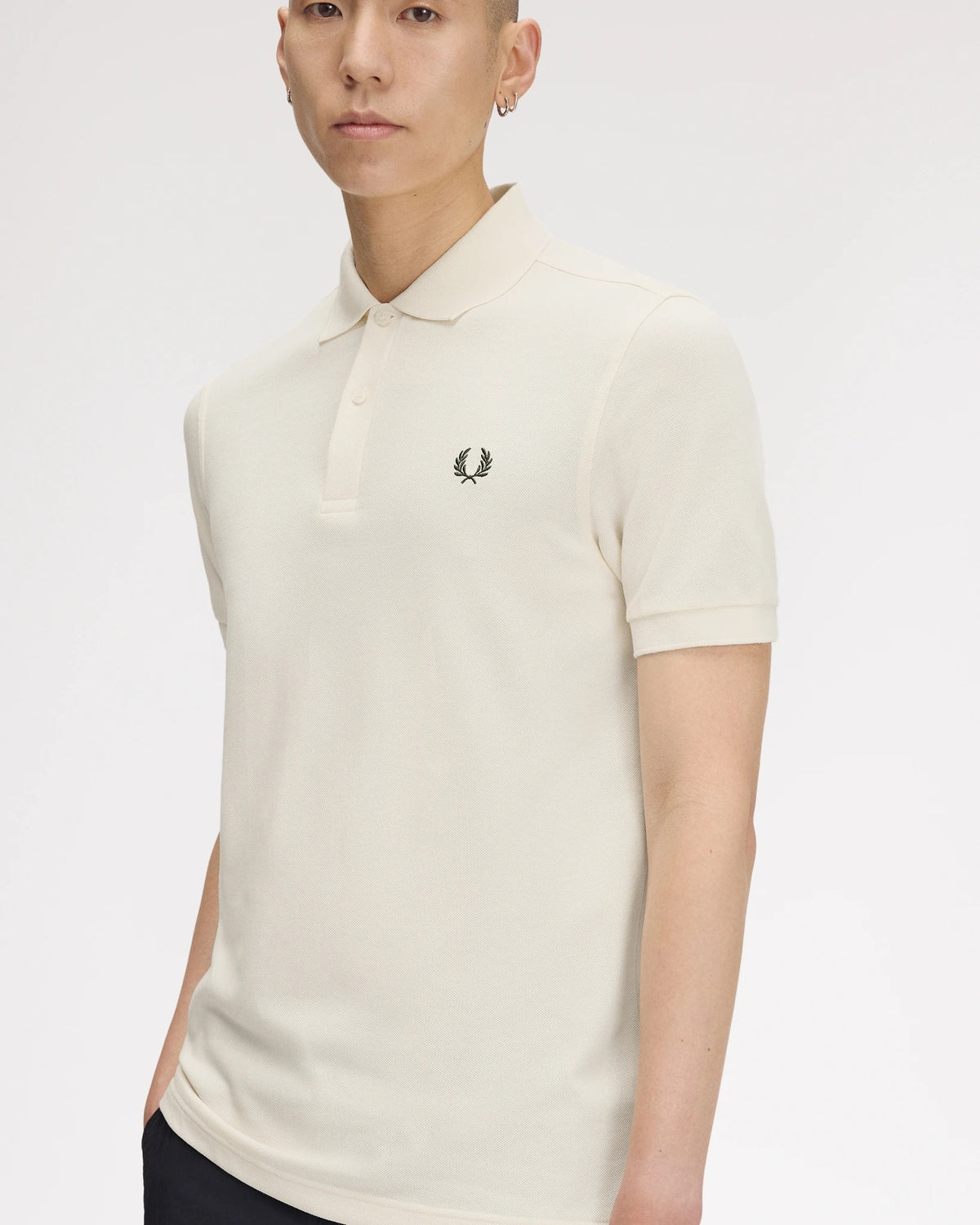 THE FRED PERRY SHIRT ecru/nghtgreen | Bildmaterial bereitgestellt von SHOES.PLEASE.