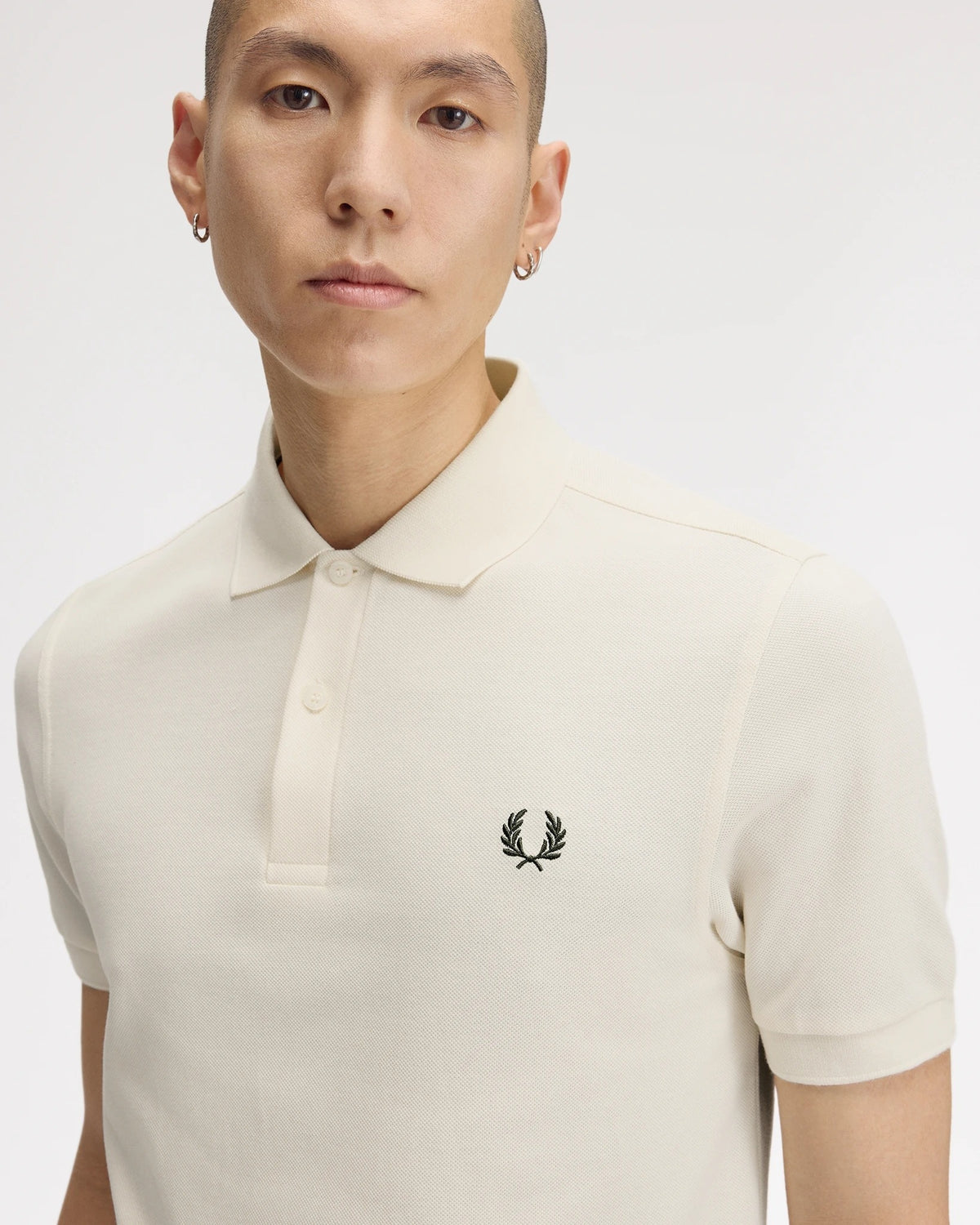 THE FRED PERRY SHIRT ecru/nghtgreen | Bildmaterial bereitgestellt von SHOES.PLEASE.