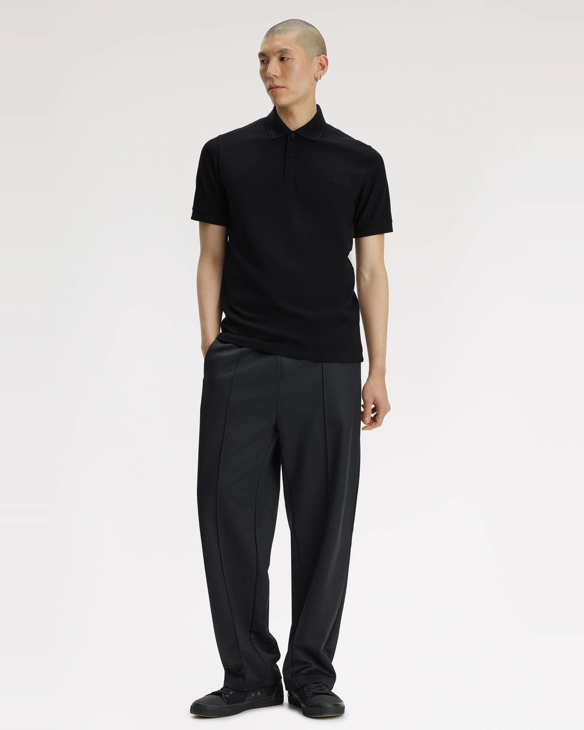 TWIN TIPPED FRED PERRY SHIRT black/black | Bildmaterial bereitgestellt von SHOES.PLEASE.