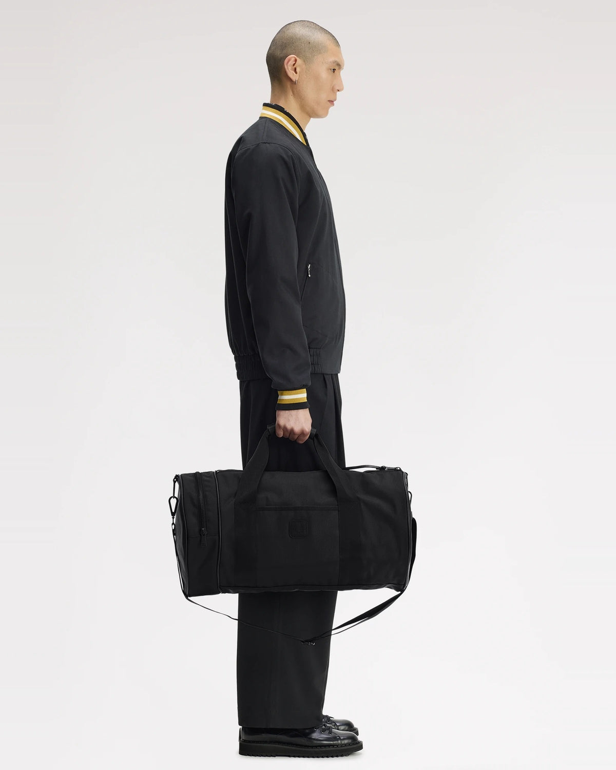 BLACK CANVAS LARGE BARREL BAG black | Bildmaterial bereitgestellt von SHOES.PLEASE.