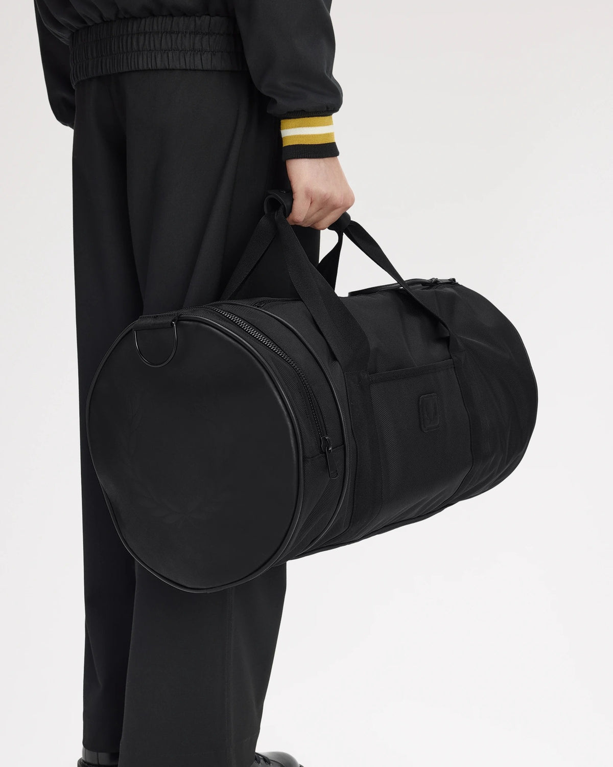 BLACK CANVAS LARGE BARREL BAG black | Bildmaterial bereitgestellt von SHOES.PLEASE.