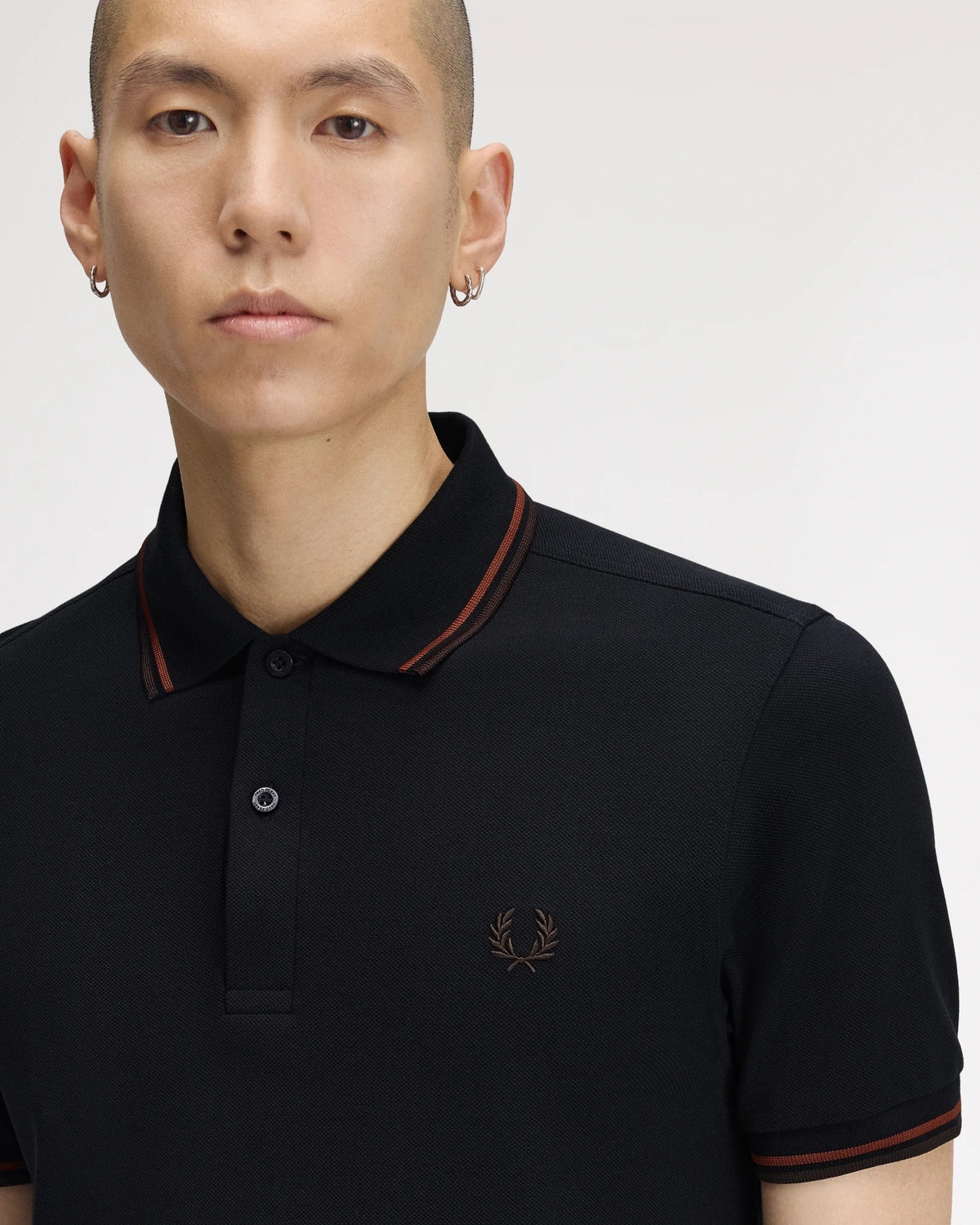 TWIN TIPPED FRED PERRY SHIRT nvy/brndy/rchbrn | Bildmaterial bereitgestellt von SHOES.PLEASE.