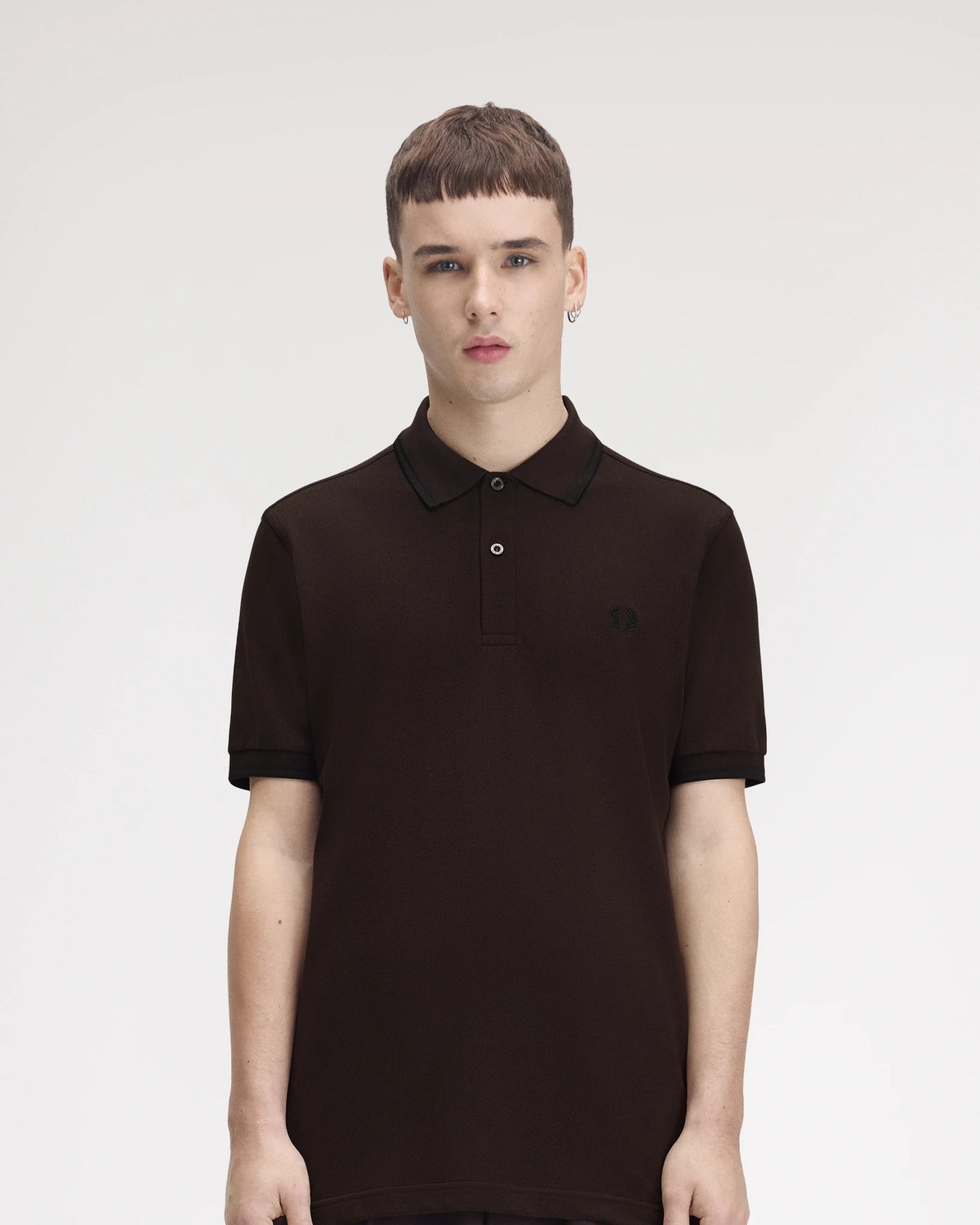 TWIN TIPPED FRED PERRY SHIRT rich brown/black | Bildmaterial bereitgestellt von SHOES.PLEASE.