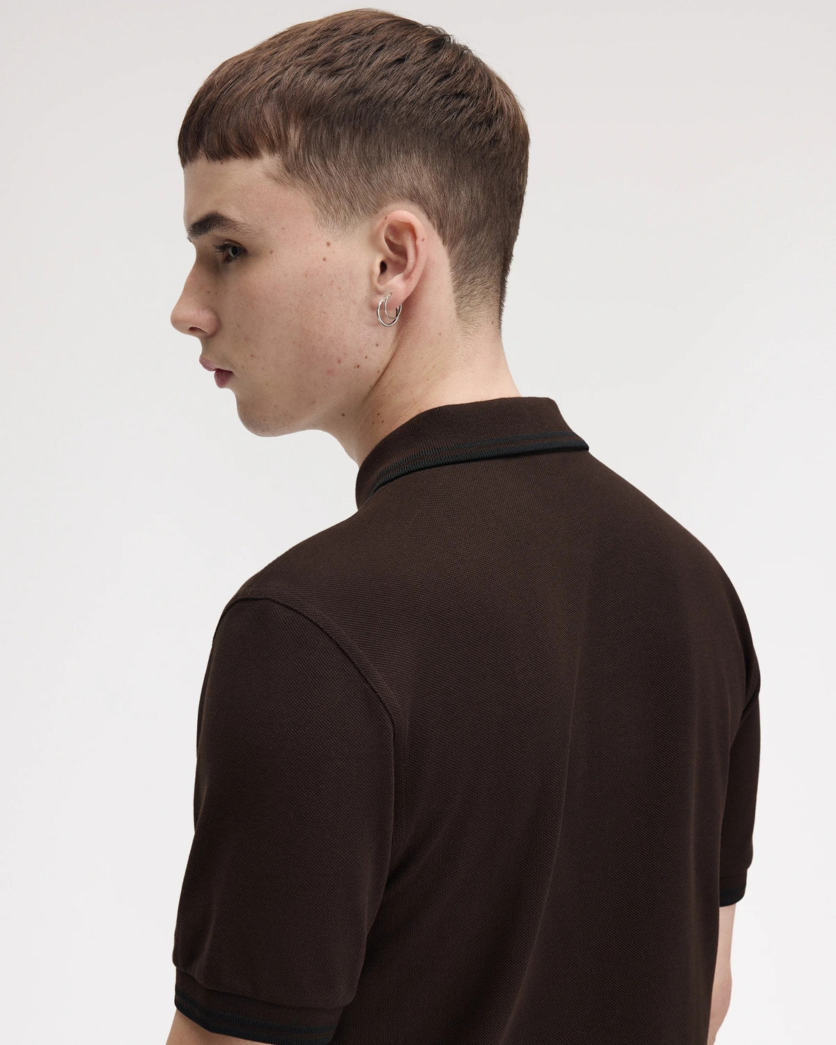 TWIN TIPPED FRED PERRY SHIRT rich brown/black | Bildmaterial bereitgestellt von SHOES.PLEASE.