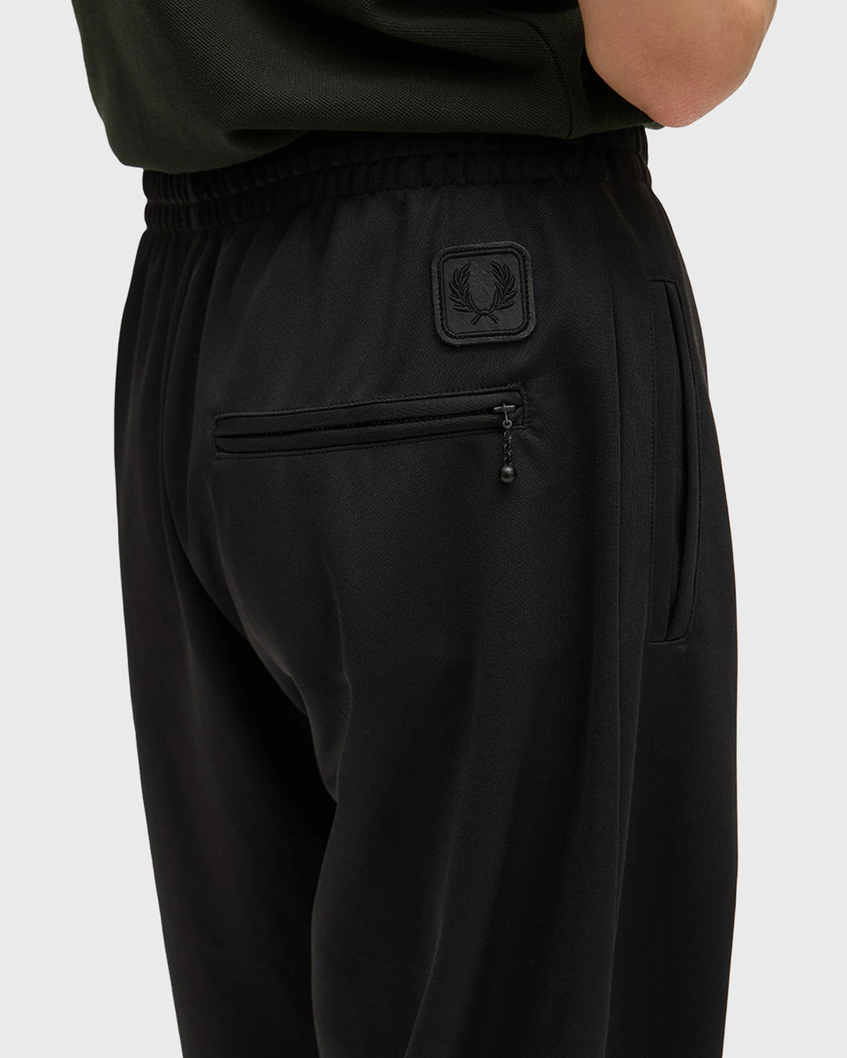 BLACK CANVAS TRACK PANT black | Bildmaterial bereitgestellt von SHOES.PLEASE.