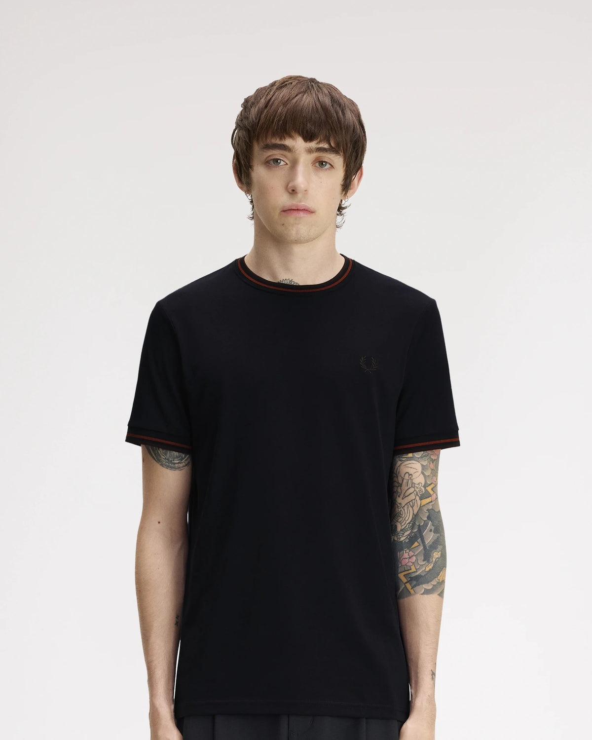 TWIN TIPPED T-SHIRT nvy/brndy/rchbrn | Bildmaterial bereitgestellt von SHOES.PLEASE.