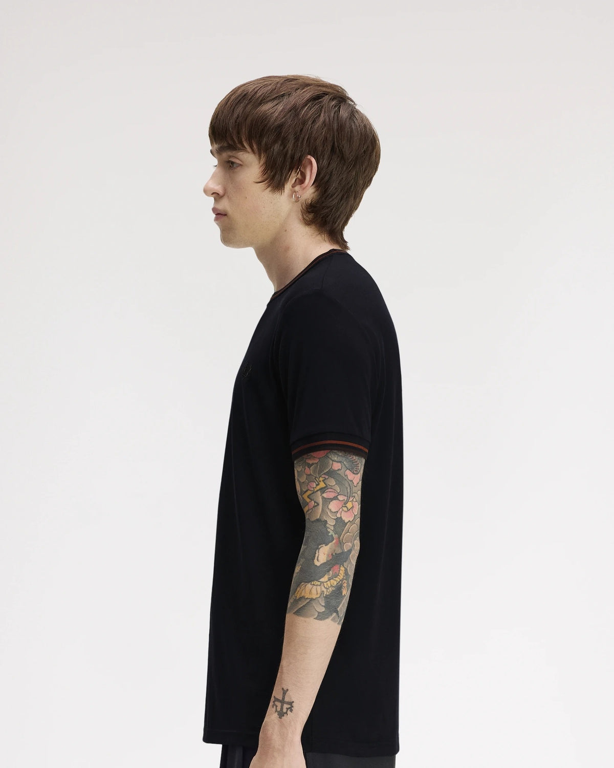 TWIN TIPPED T-SHIRT nvy/brndy/rchbrn | Bildmaterial bereitgestellt von SHOES.PLEASE.