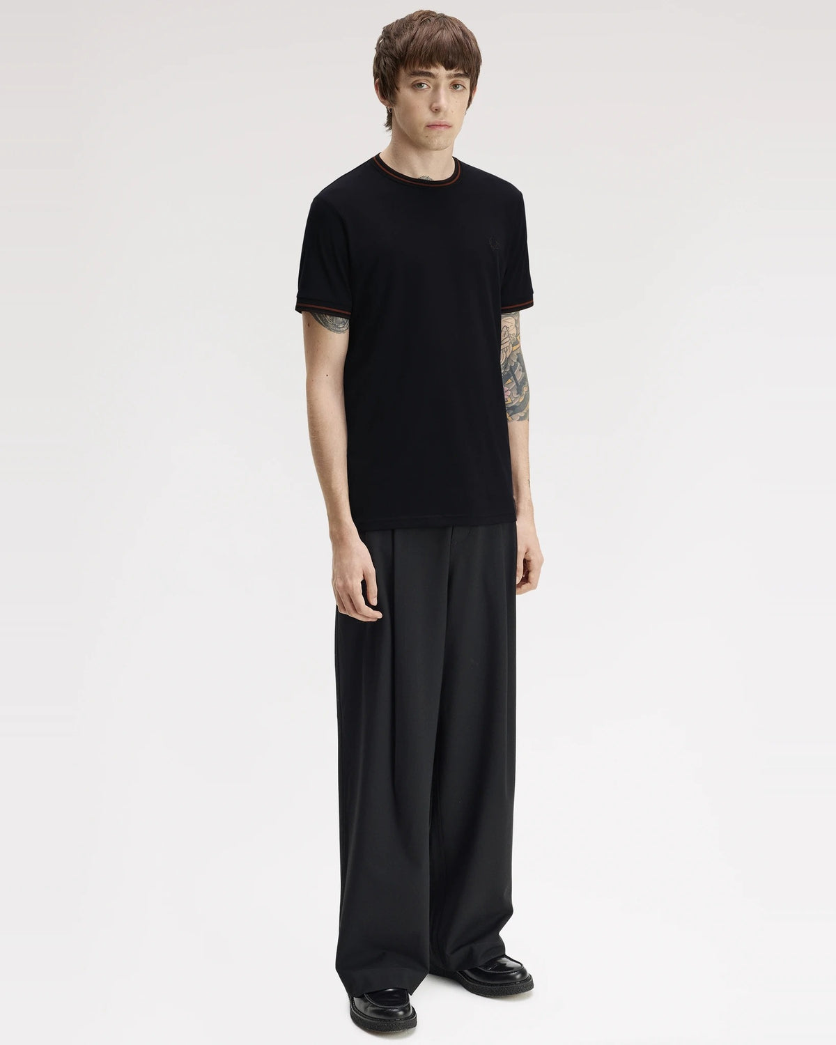 TWIN TIPPED T-SHIRT nvy/brndy/rchbrn | Bildmaterial bereitgestellt von SHOES.PLEASE.