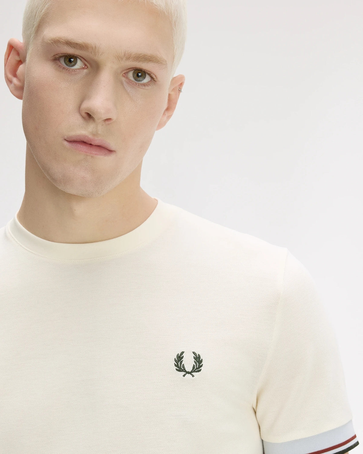 TWIN TIPPED  CUFF T-SHIRT ecru | Bildmaterial bereitgestellt von SHOES.PLEASE.