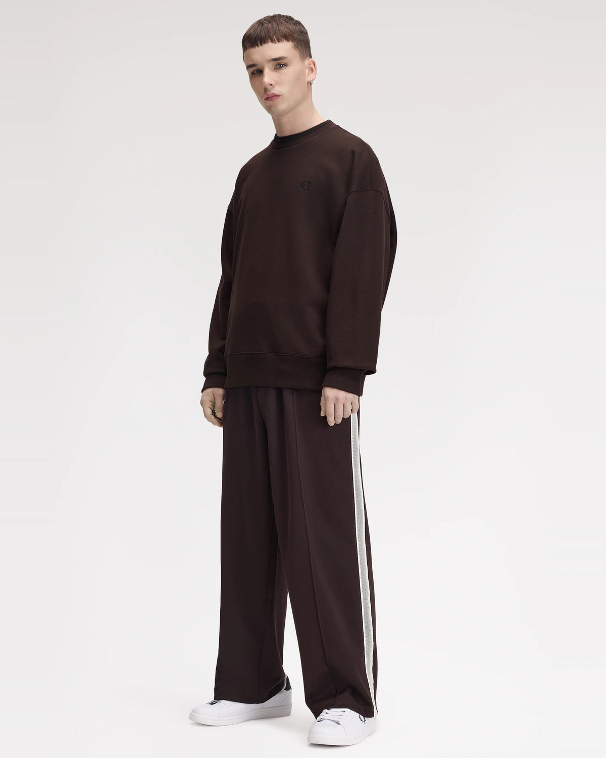 OVERSIZED TIPPED SWEATSHIRT rich brown | Bildmaterial bereitgestellt von SHOES.PLEASE.