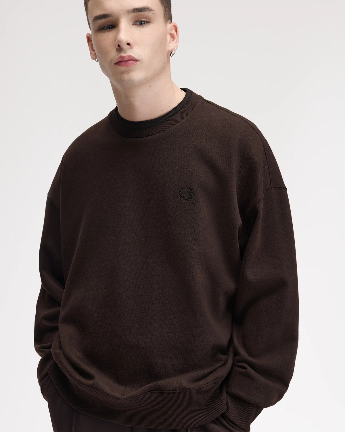 OVERSIZED TIPPED SWEATSHIRT rich brown | Bildmaterial bereitgestellt von SHOES.PLEASE.