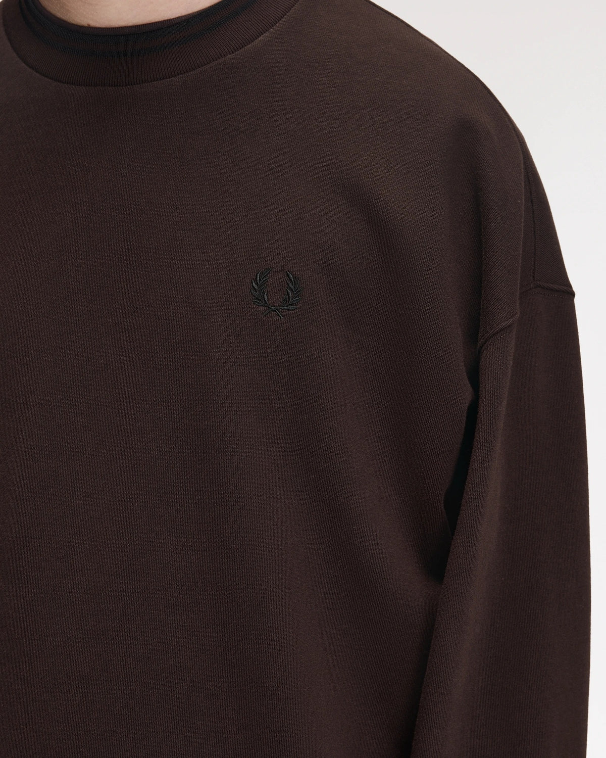 OVERSIZED TIPPED SWEATSHIRT rich brown | Bildmaterial bereitgestellt von SHOES.PLEASE.
