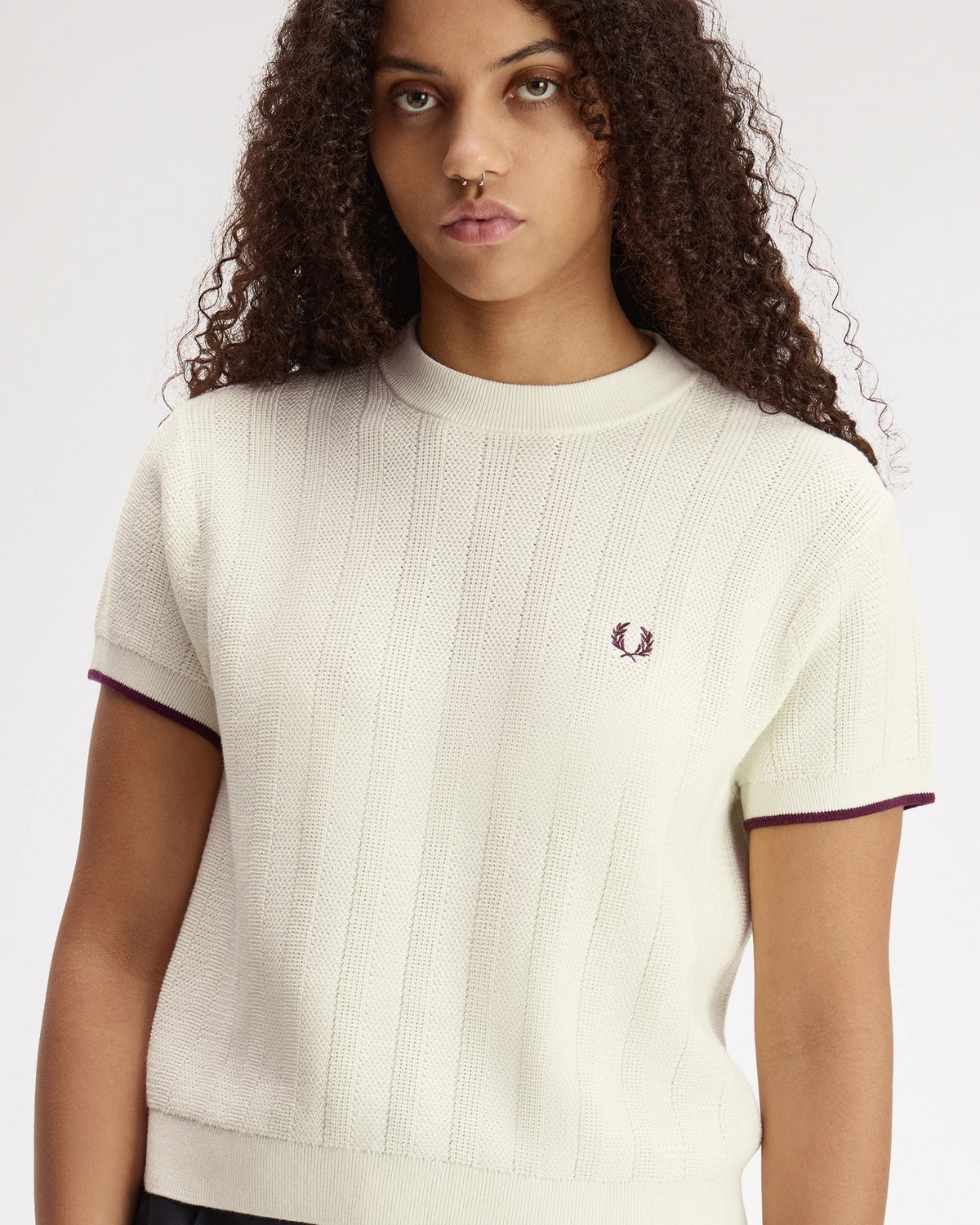 TEXTURED KNITTED T-SHIRT ecru | Bildmaterial bereitgestellt von SHOES.PLEASE.