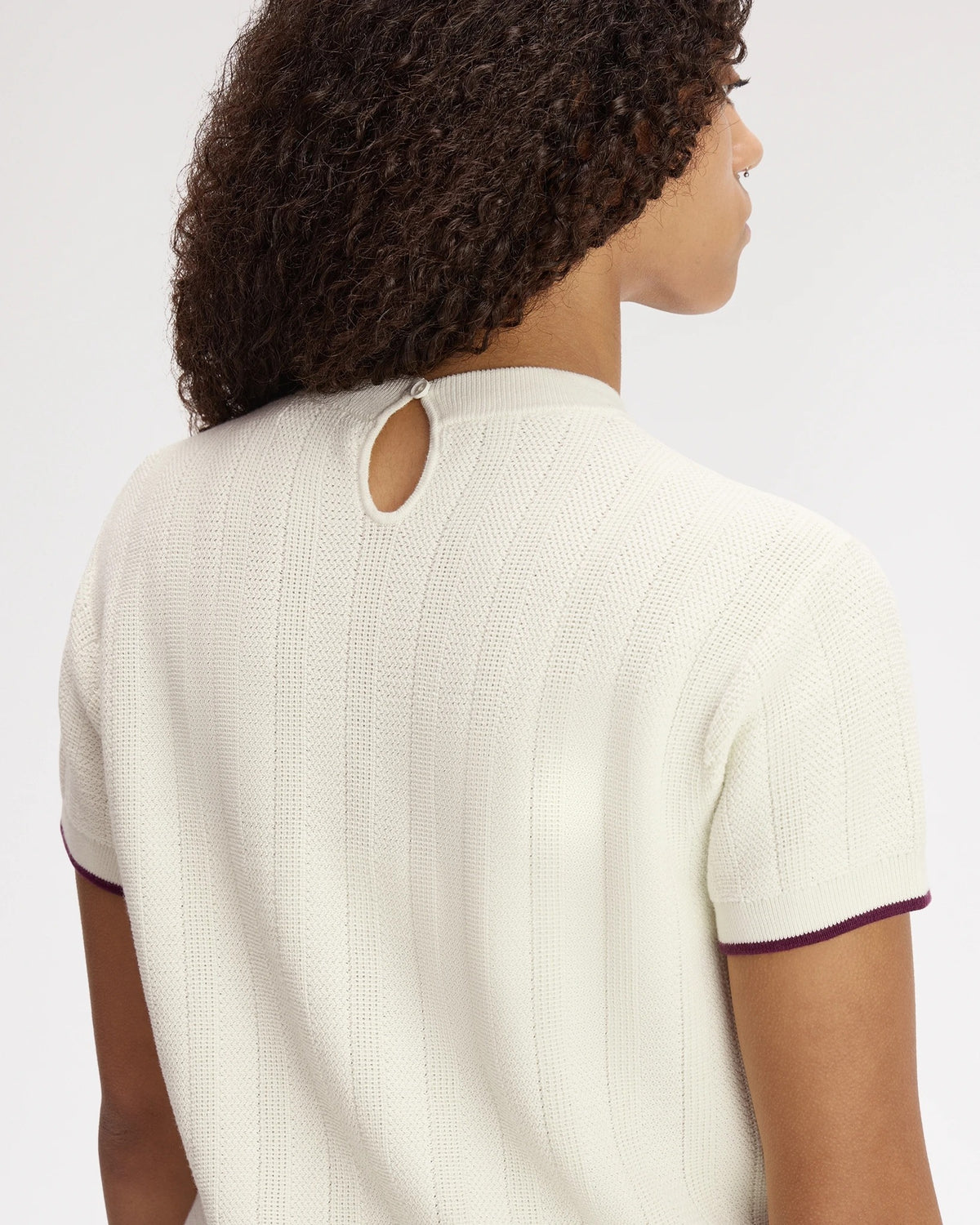TEXTURED KNITTED T-SHIRT ecru | Bildmaterial bereitgestellt von SHOES.PLEASE.