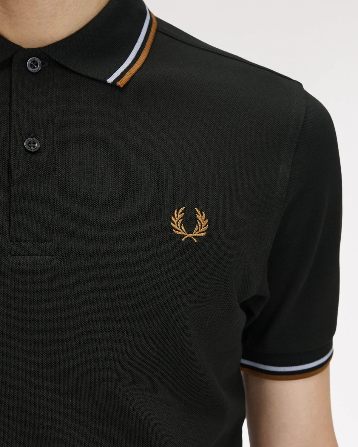 TWIN TIPPED FRED PERRY SHIRT ntgrn/dskbl/dkca | Bildmaterial bereitgestellt von SHOES.PLEASE.
