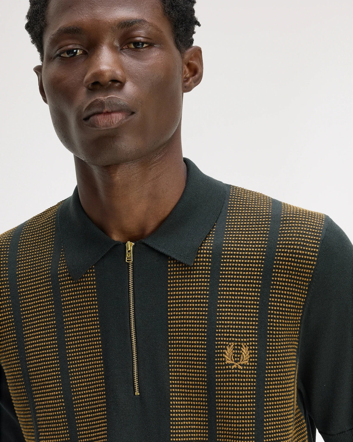TEXTURED PANEL KNITTED SHIRT night green | Bildmaterial bereitgestellt von SHOES.PLEASE.