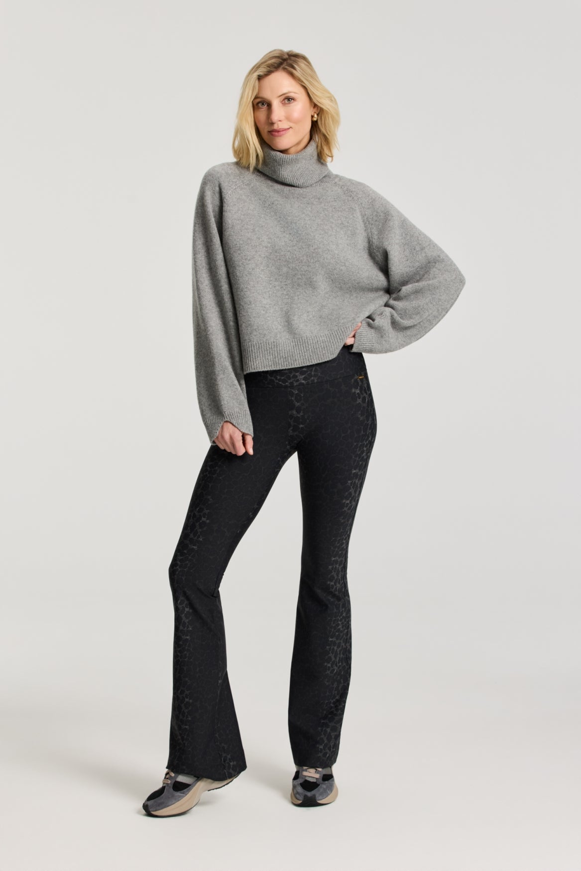 Celine X-Flared Leggings pantera midnight | Bildmaterial bereitgestellt von SHOES.PLEASE.