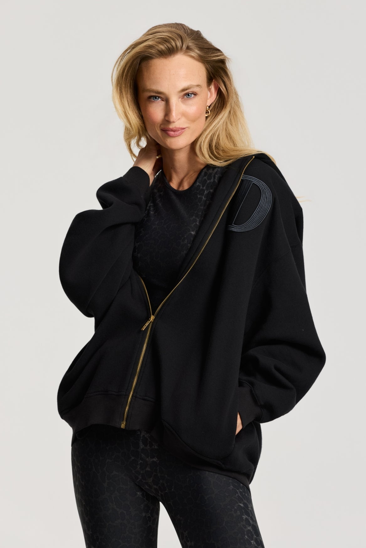 Evi Hooded Cardigan black | Bildmaterial bereitgestellt von SHOES.PLEASE.