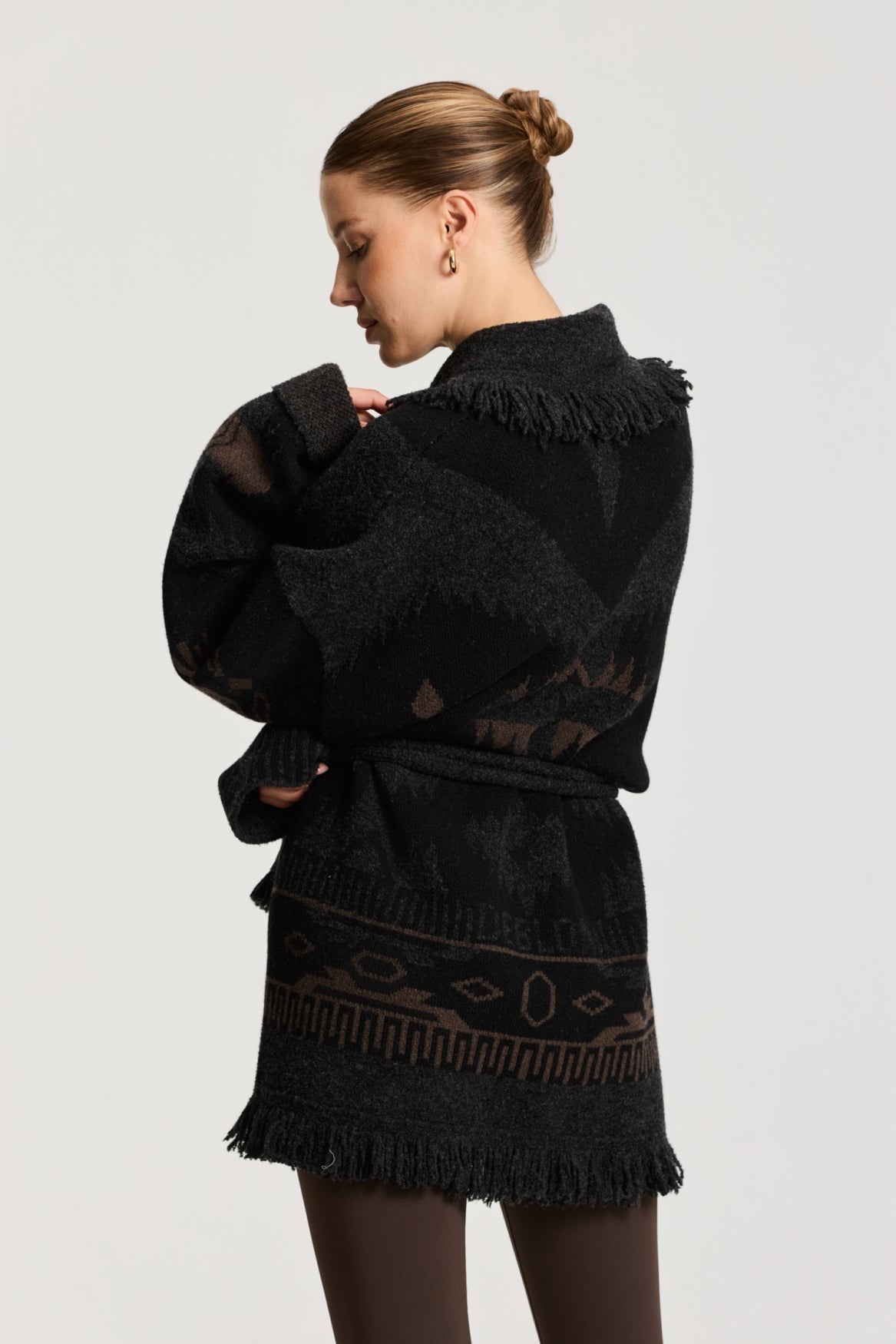 Ymke Cardigan dusk brown black sand | Bildmaterial bereitgestellt von SHOES.PLEASE.