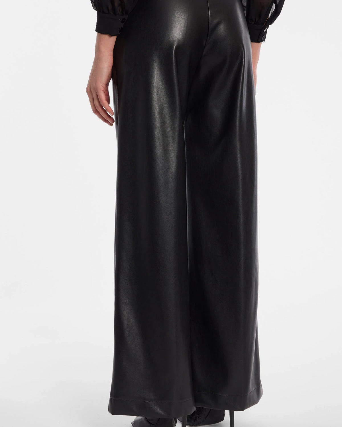 Trousers black | Bildmaterial bereitgestellt von SHOES.PLEASE.
