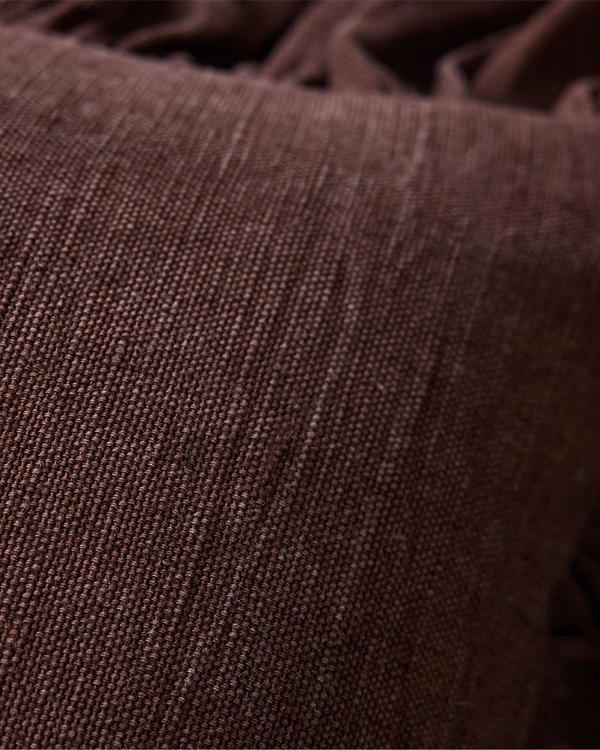 Ruffle cushion, chestnut (50x50cm) | Bildmaterial bereitgestellt von SHOES.PLEASE.